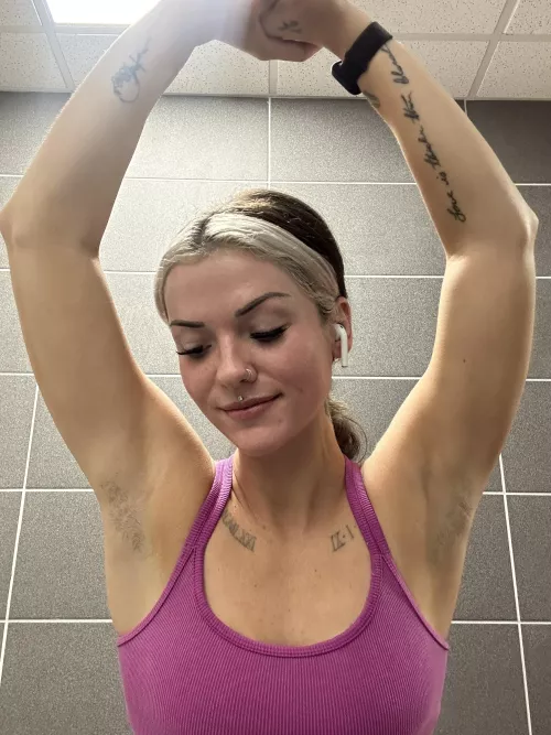 Pink sports bra today by lolotaylor