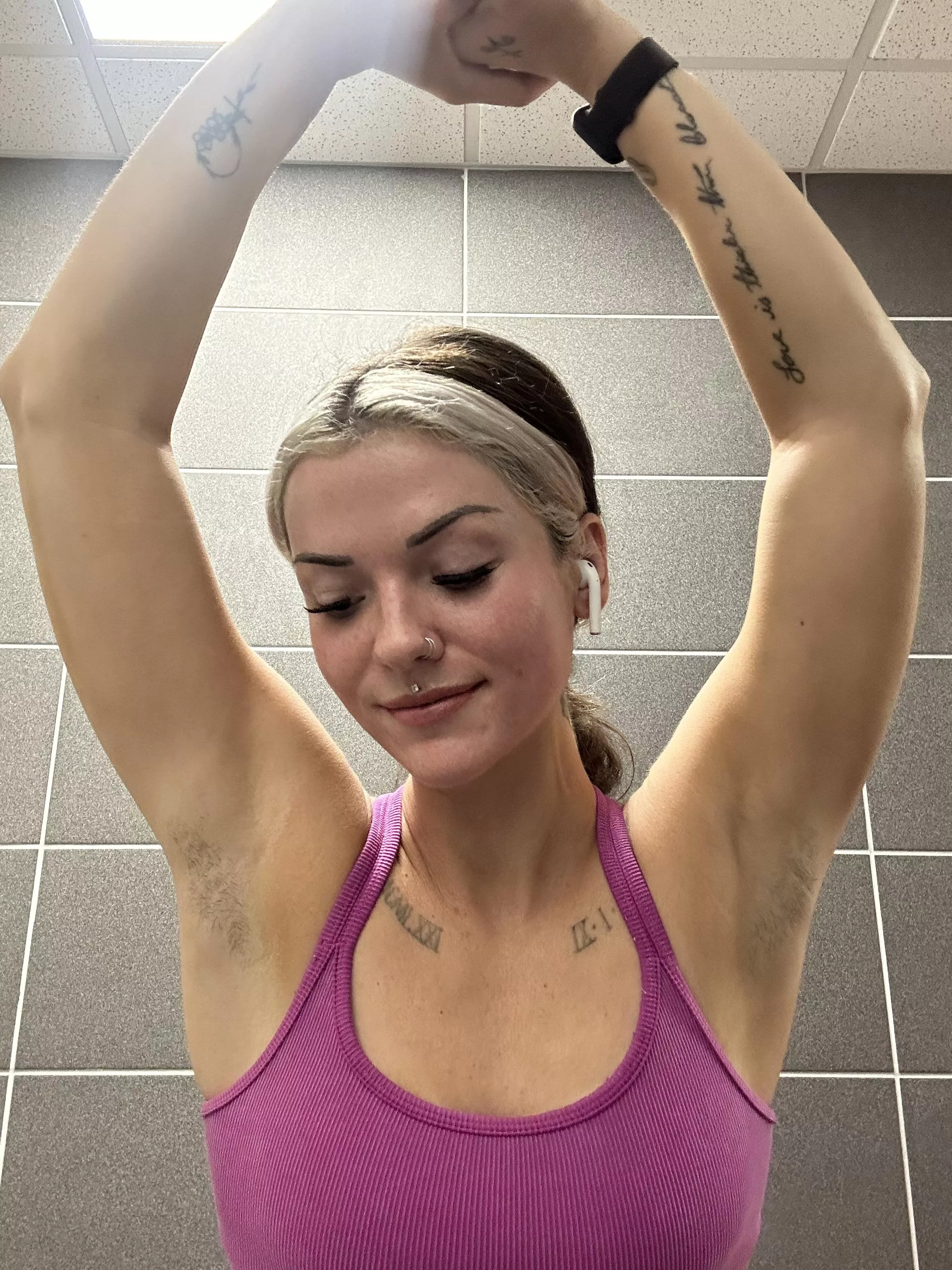 Pink sports bra today posted by lolotaylor