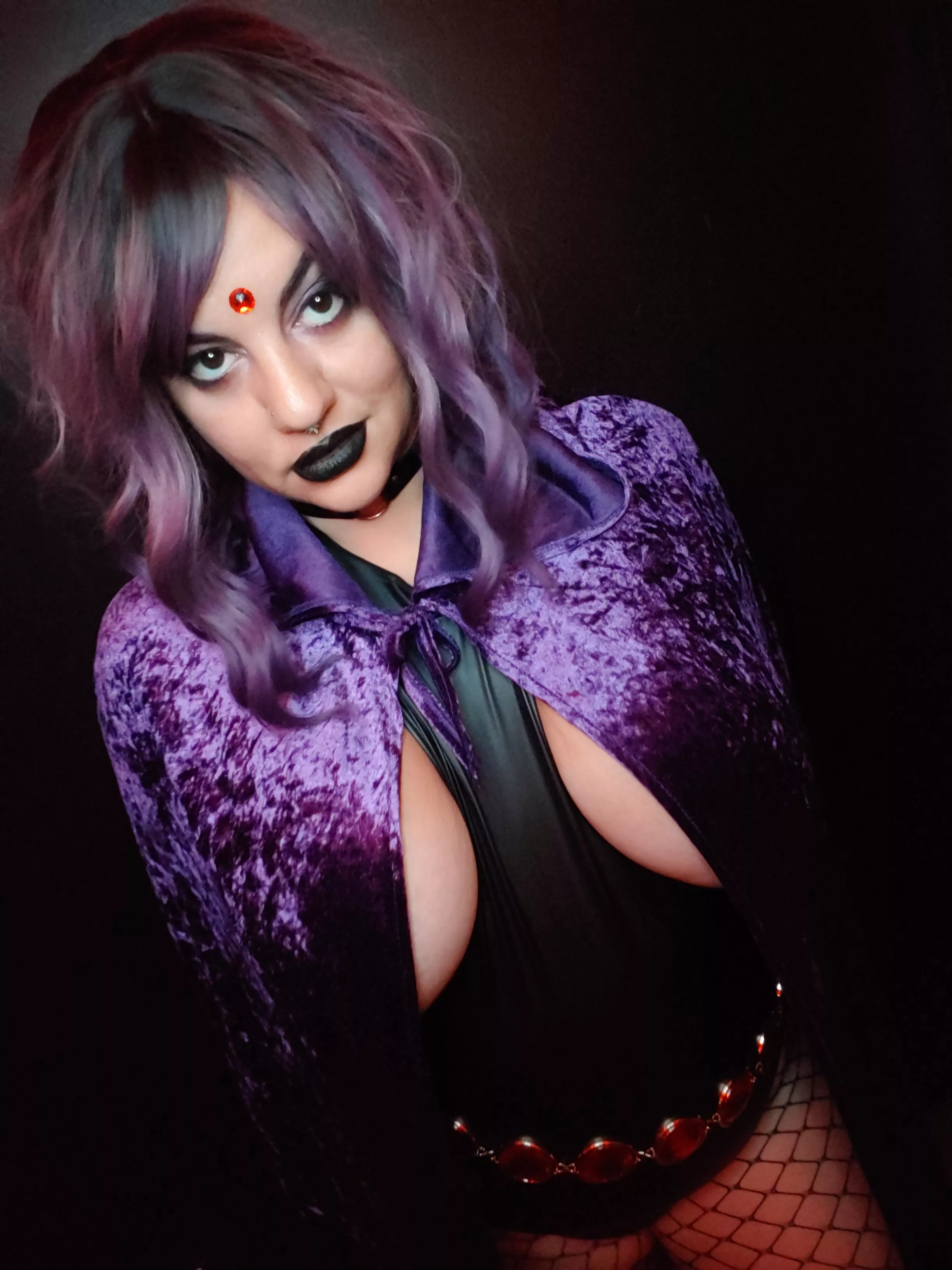 Raven about to capture your soul posted by SugarBellz