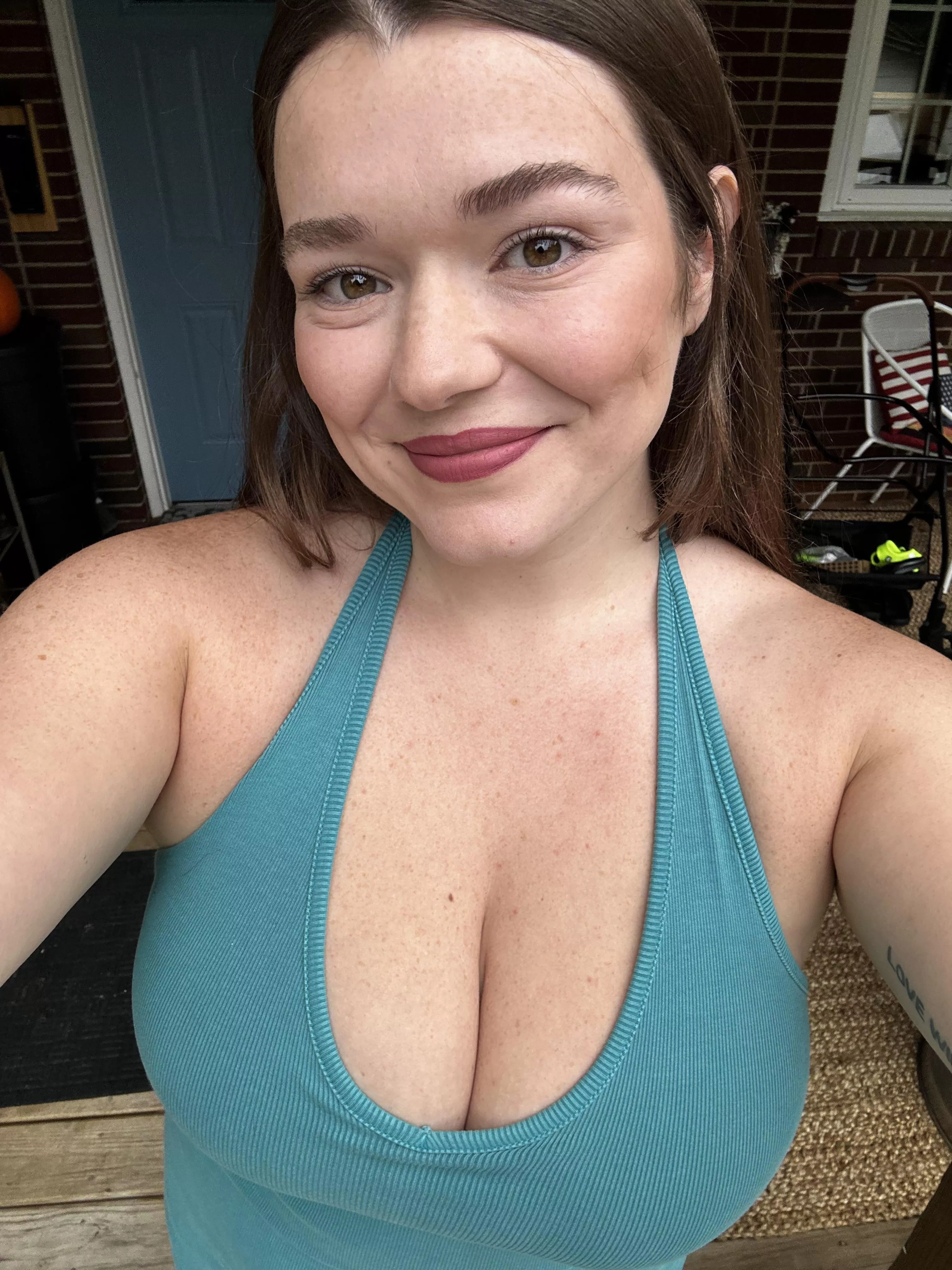 Trying out a new dress posted by ViggsH