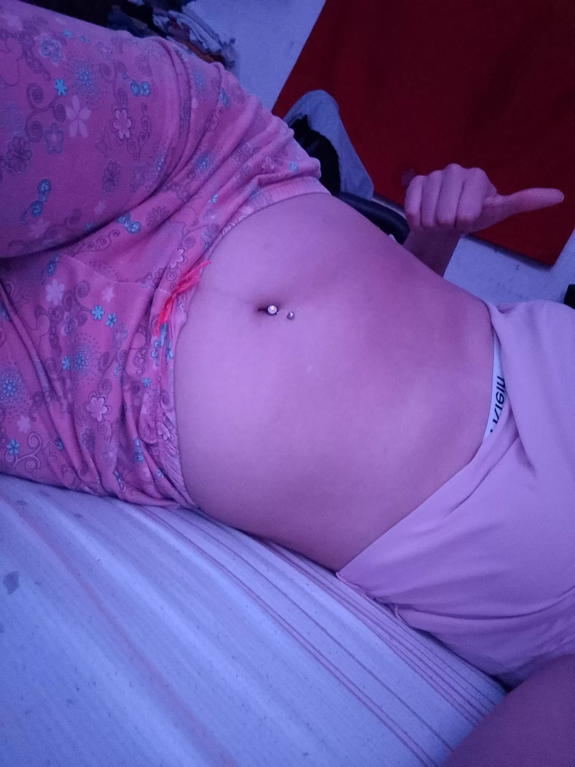 Waking up after going almost 12 hours without eating (I worked a night event) and I think my belly still looks great.. or does it? psdt: upon arrival I ate some sandwiches and went to bed I was very tired.😴🤰🏻 posted by VirtualRussell