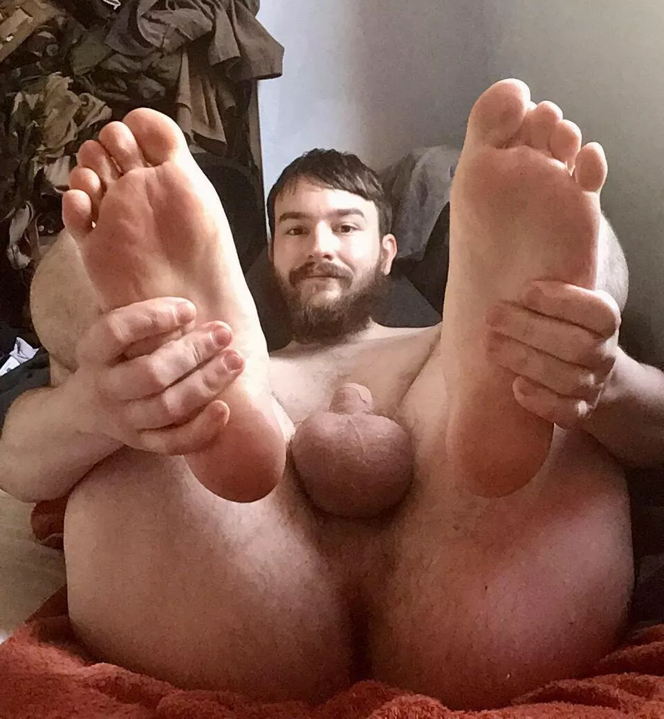 Whose riding and whose fucking 😜🤤 posted by bisexualnudist95