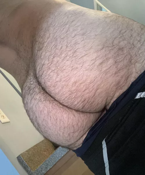 24 in shape DL with a thicc furry butt. 😈 Add my snapp: ScottKarrs by scottkarrs