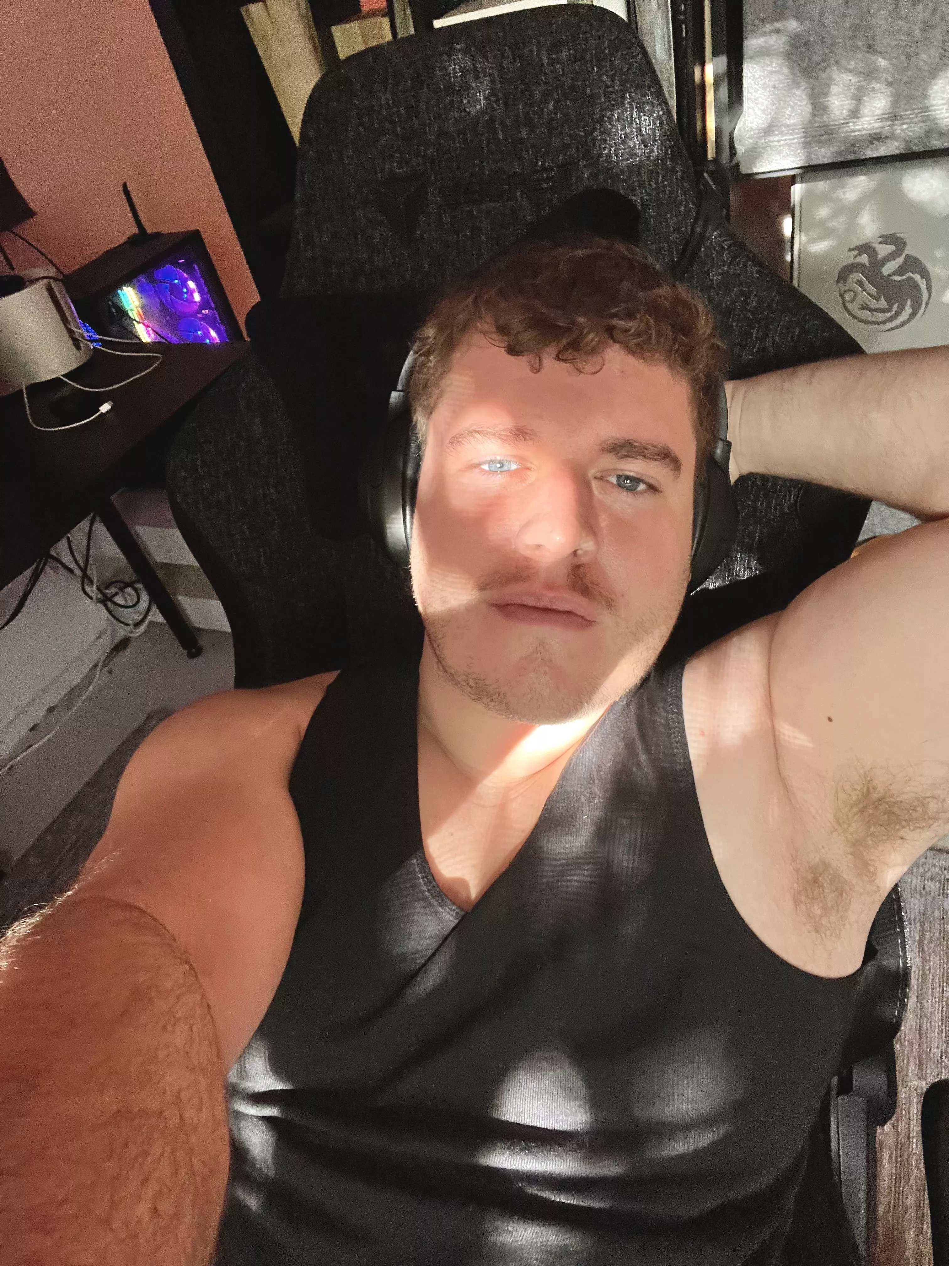 Aussie guy just trying to meet some other gay bros, HMU posted by Tomsyaman