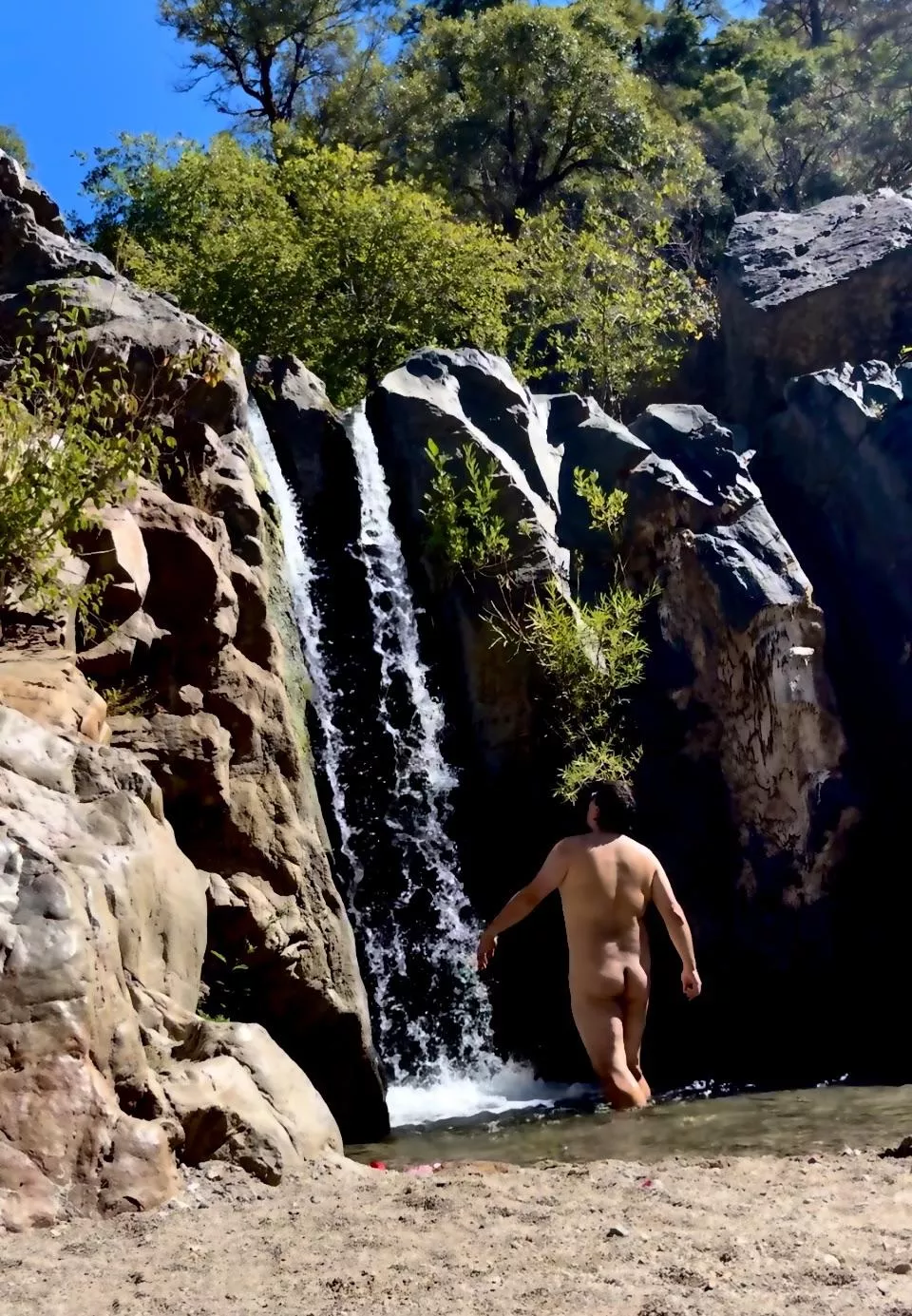 Enjoying the warm autumn days. 🍃 posted by hotwaterspirit