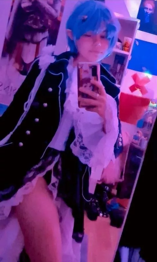 Full body of the cosplay 💙 posted by unknownbruh2139