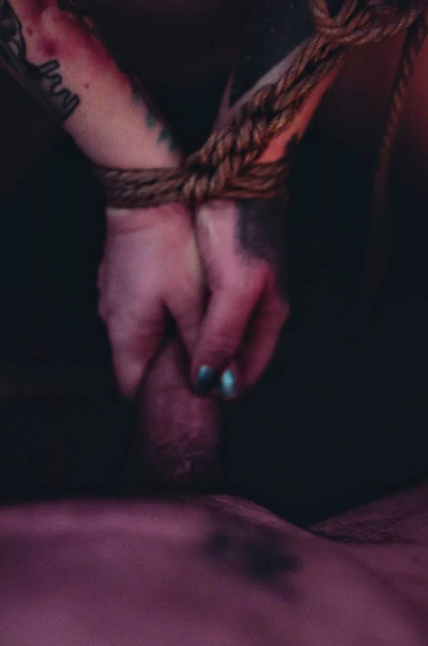 Hands on... posted by rope_sensations