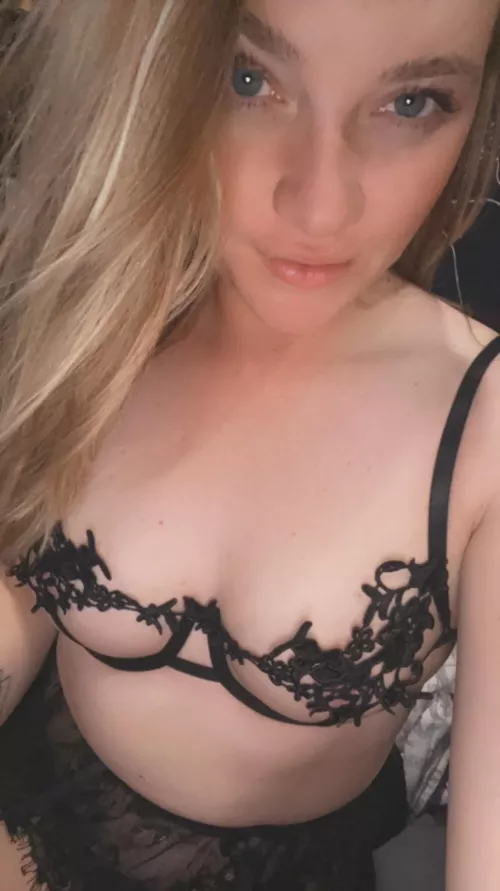 I do love black by thathoewife66