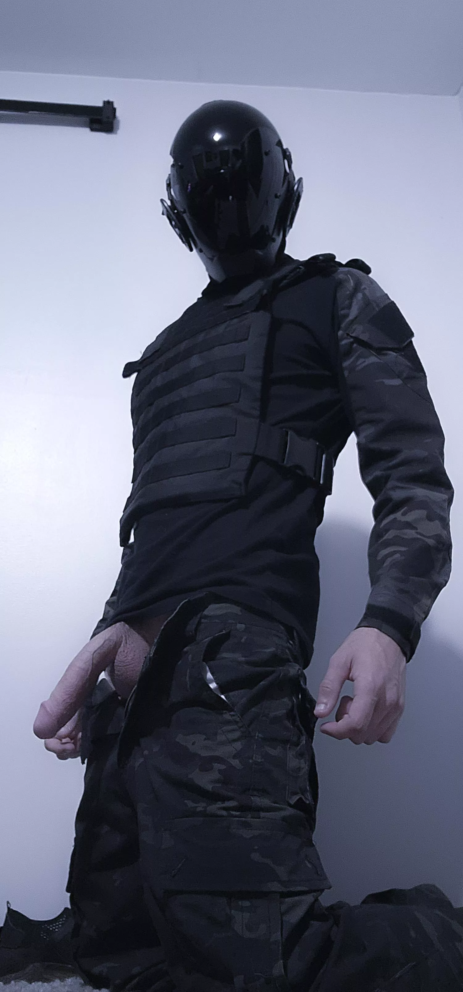 If I sent this and asked you to meet me in the bathroom at the airsoft range would you? posted by xDMauiWauiDx