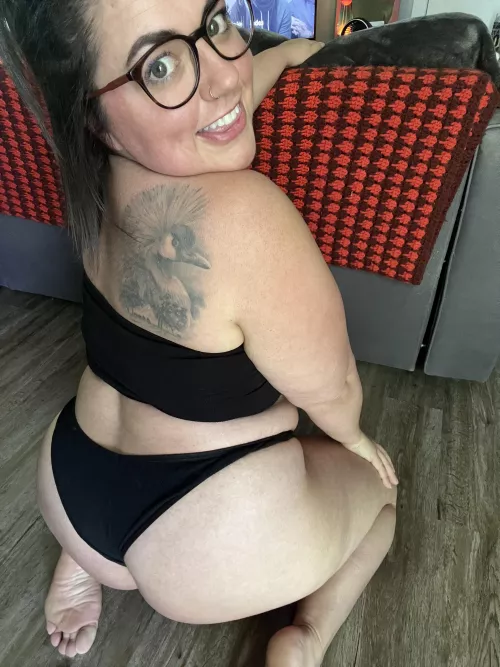 I’m trying to look back at you like this by manggooo_