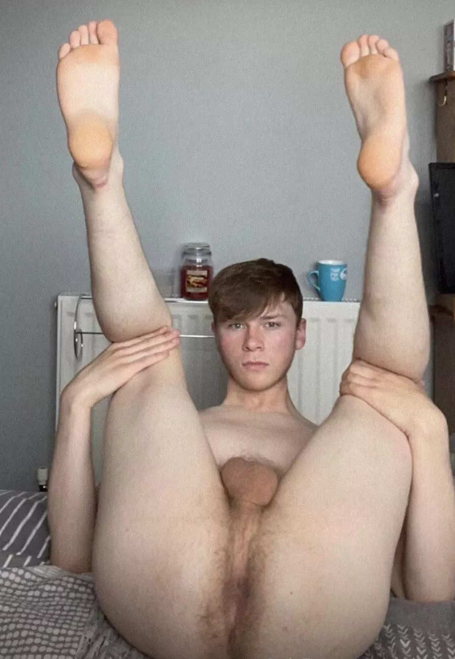 love showing my ass to you guys on here 😄 posted by ember_tw1nk