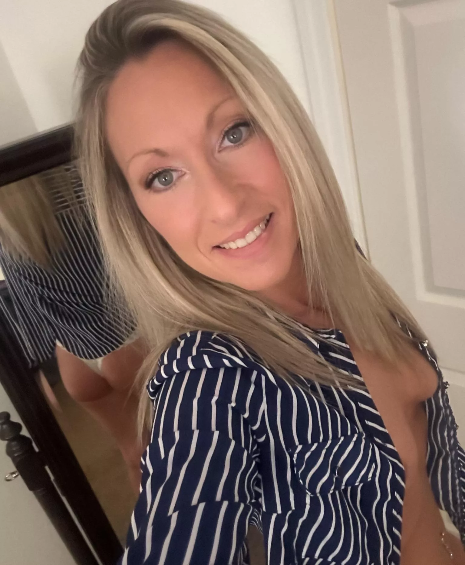 Making sure you’re hardly working while you’re working hard posted by hotgolferwife