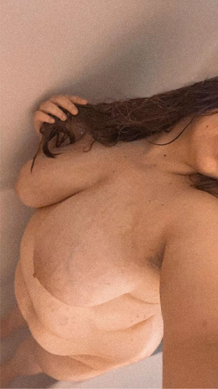 Play with me please 🤭 posted by perfect-afterthought