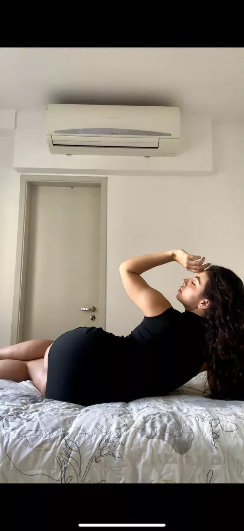 Resting this gorgeous body by srainstormins