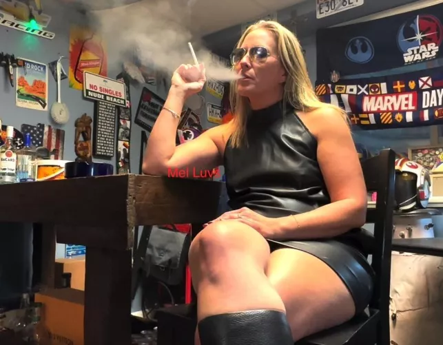 Thick Thigh Exhale....In leather and boots.... by melluvsitall