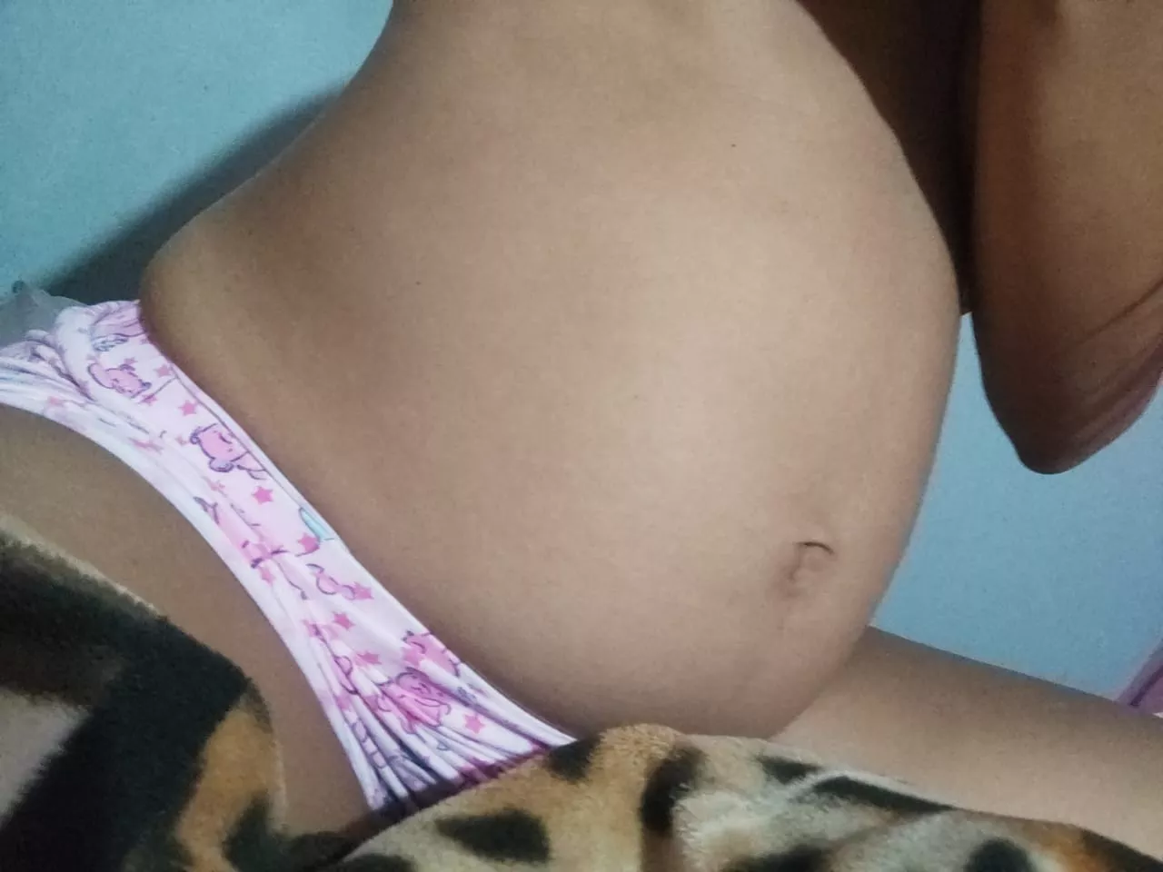 already in my 14th week😍🍔🍔👿 looking for a feeder posted by seri1111