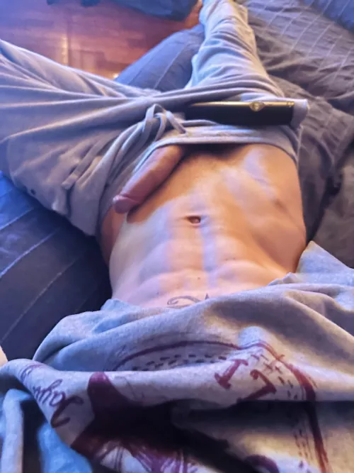 Chillin 🤙🏻🤍 by MessyTop23