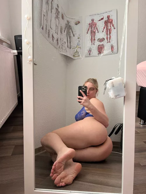 come cuddle me from the back! by flirtygirlies