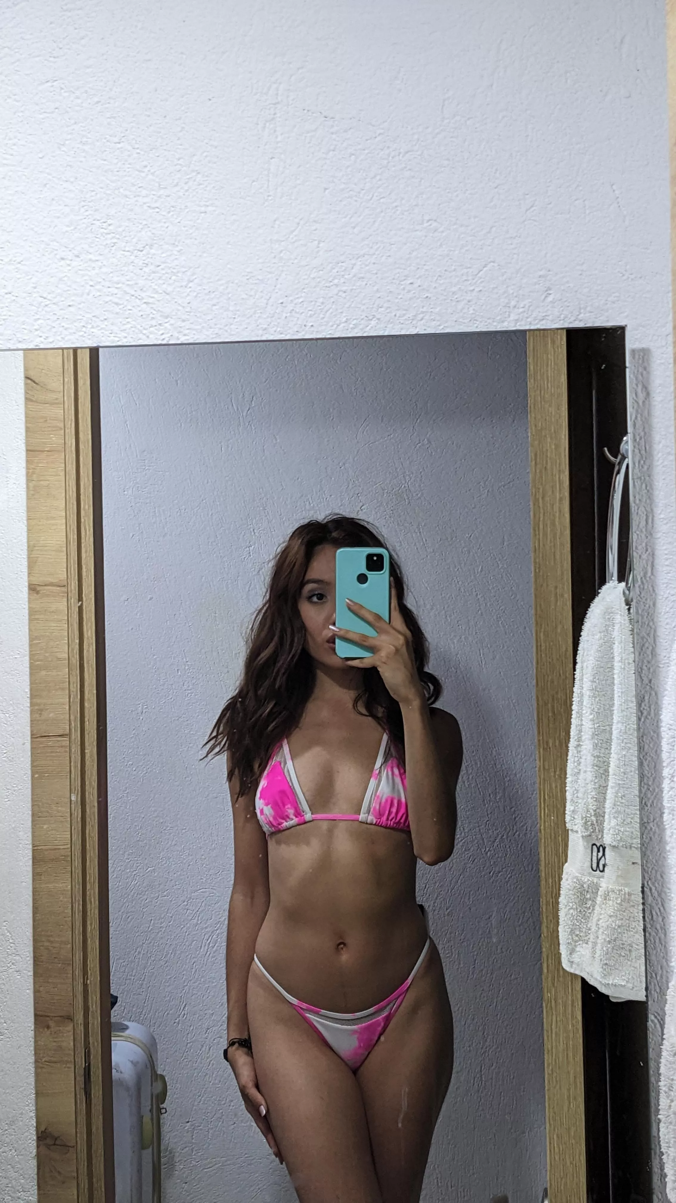 Flexible Hips. Tiny Waist. posted by lunetifosi