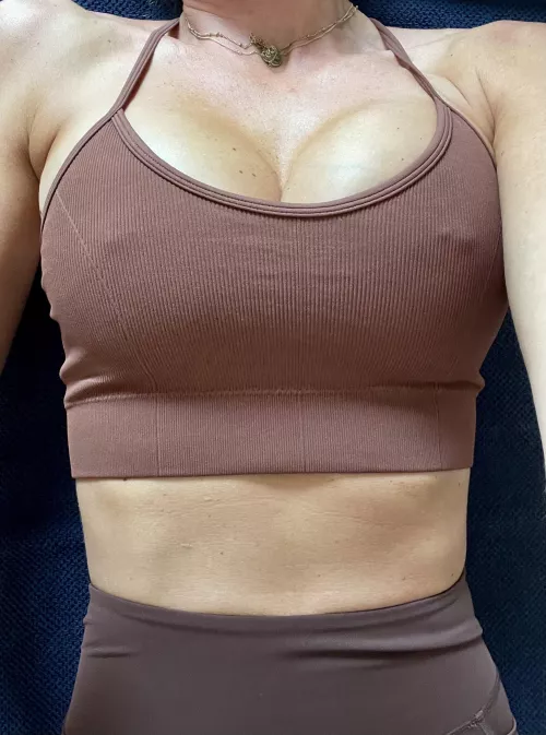 Mum 34, ready for the gym. by German_mum__1989