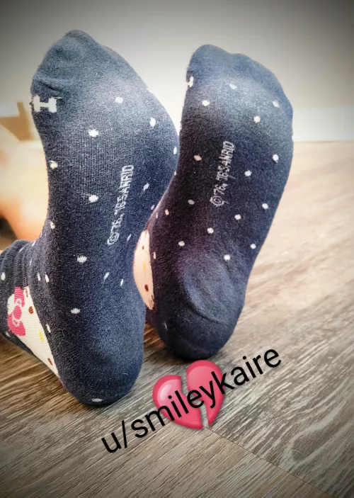 My hot little [f]eet just can't be beat👣💜💯 (oc) by smileykaire