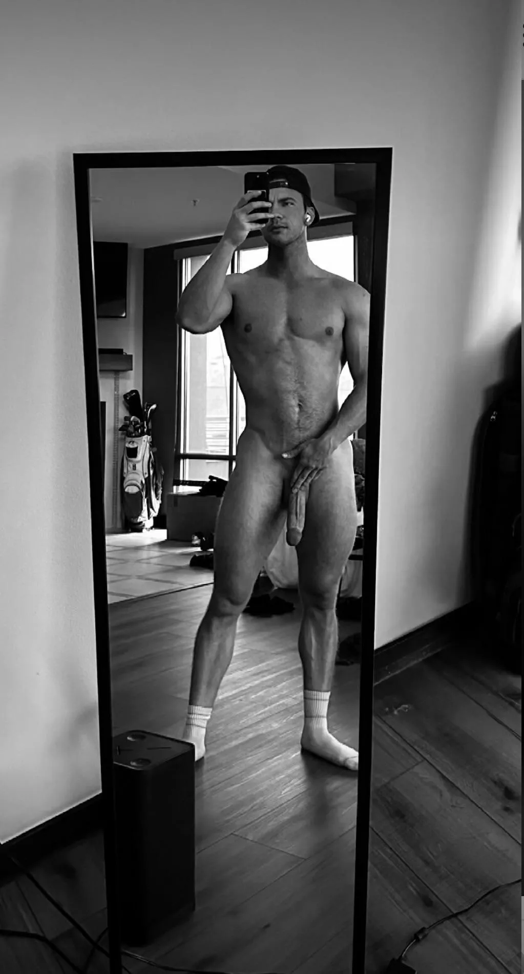 Need your help w something..😈 posted by FLEXXAPPEAL