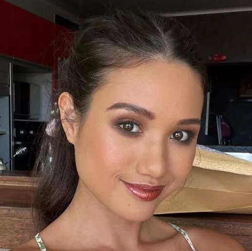 Serena Sengues -IG in Tahiti posted by HWKD65