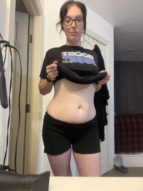 So ready for the weekend (f) by Bare_foot_sole