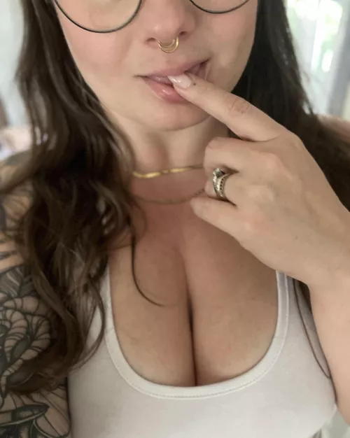 This MILF's feeling soft and full today by BillieBloom