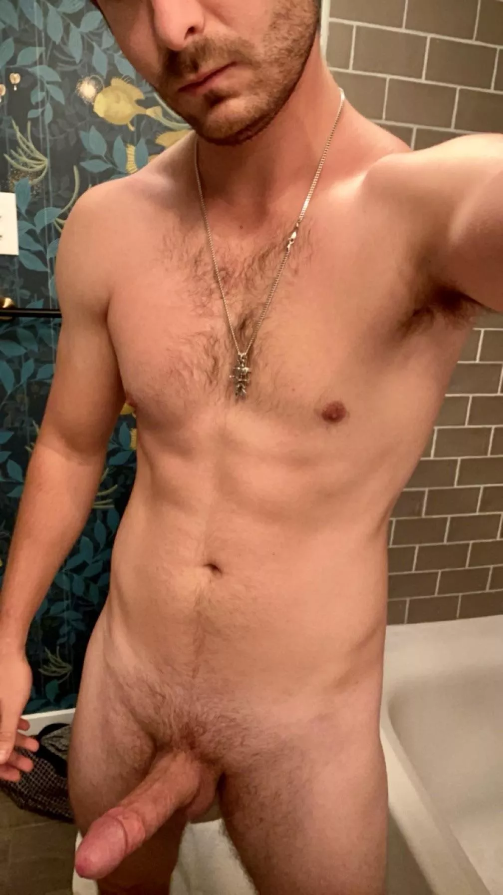 Who’s having fun tonight? posted by paradescarg