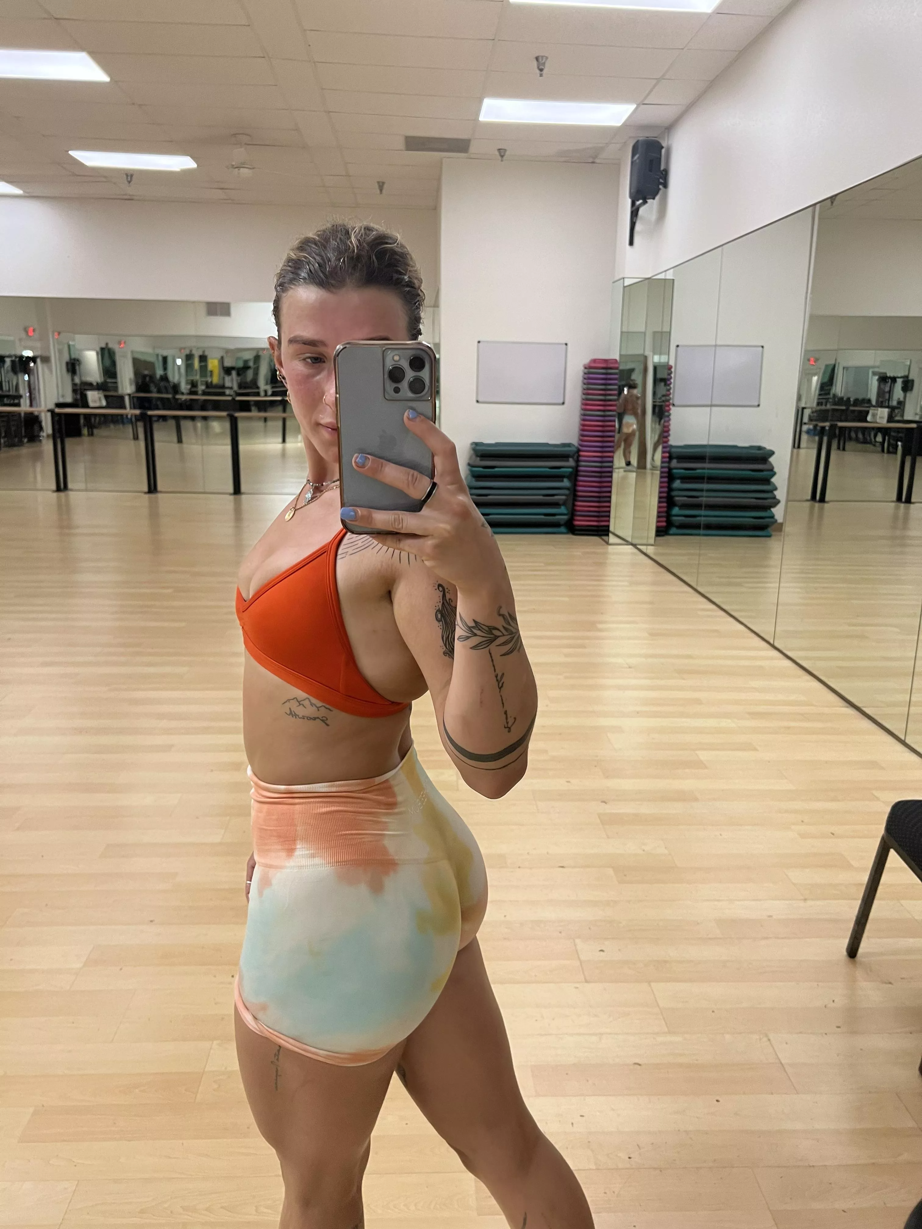would you believe one time I split my shorts right in the middle of my butt working out and the women that worked at the gym came up to me and told me babe I think you split your pants… thank goodness she told me I had no idea would have just keep work posted by aquathemermaid