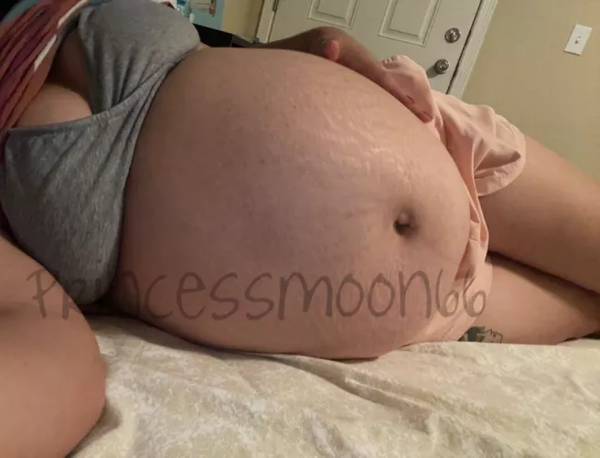 29 weeks, still so much time to grow 🤰🏻🖤 by Milkymooon66