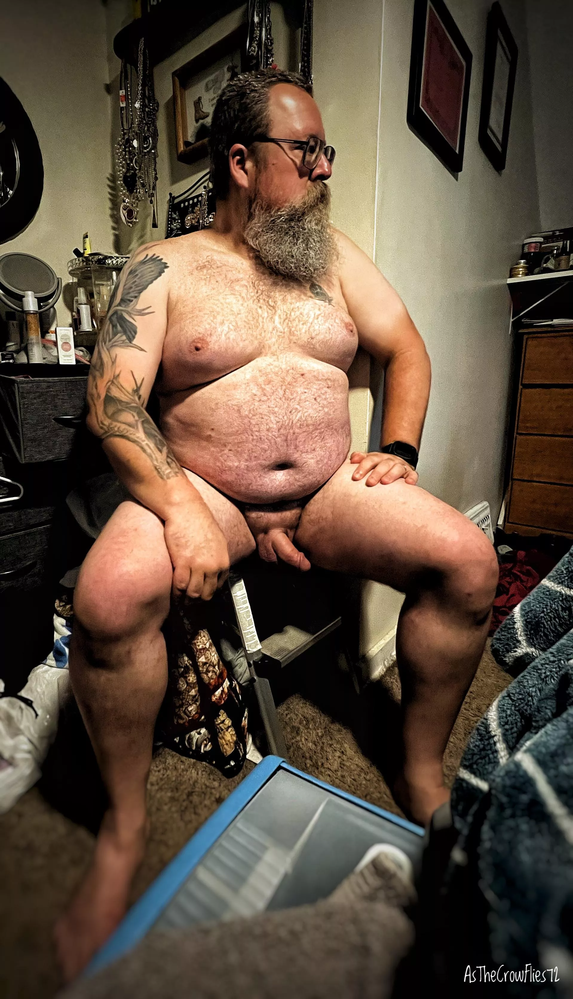 [51] contemplating an all naked day posted by AsTheCrowFlies72