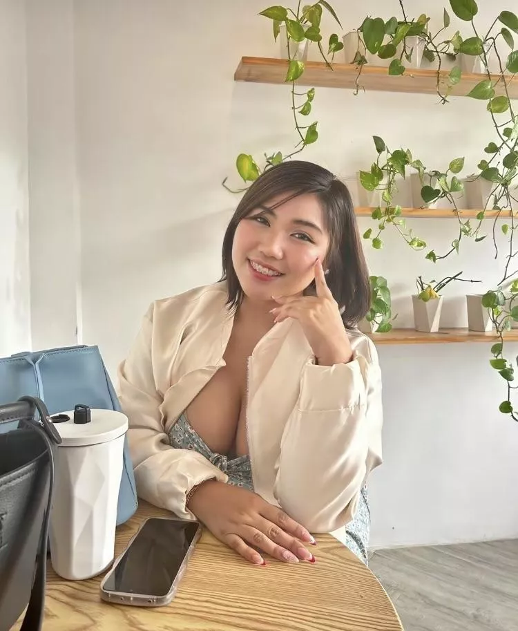 Big tits law student posted by Lucky-Ad245