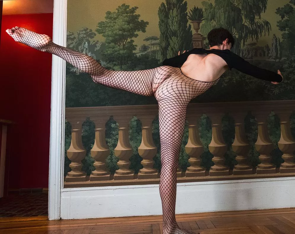 Cum on me after dance practice posted by flexidancer_xx