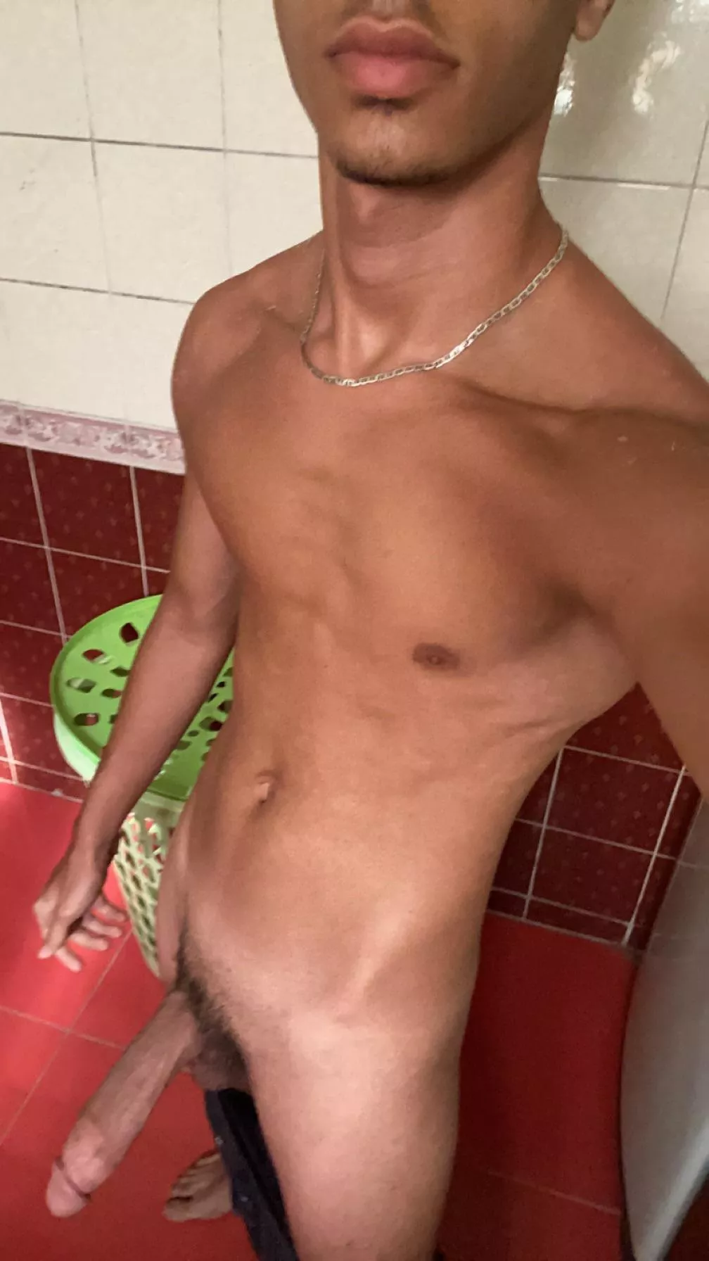 First time here posted by averageteen04