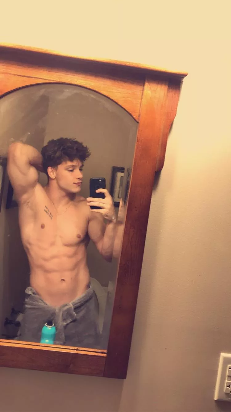 Good evening cuties posted by Younghungandswole