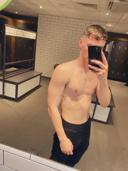 Hey ;) by Ethanx_Brown