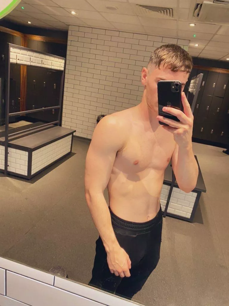 Hey ;) posted by Ethanx_Brown