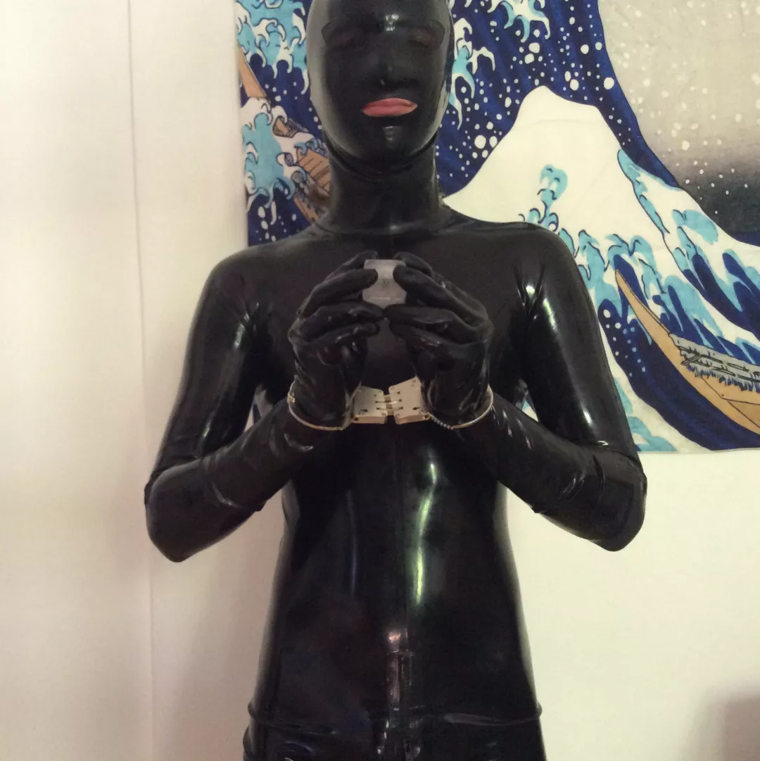 I'm doing a test run with an ice key - next time, I'll lock my hands behind my back. posted by onlyhere4thepornOwO