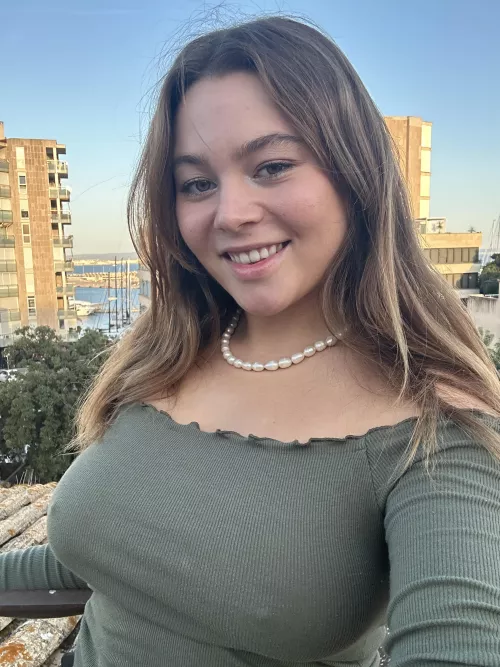 Just wanted to get some fresh air and then decided to take a selfie by LolaSophieX