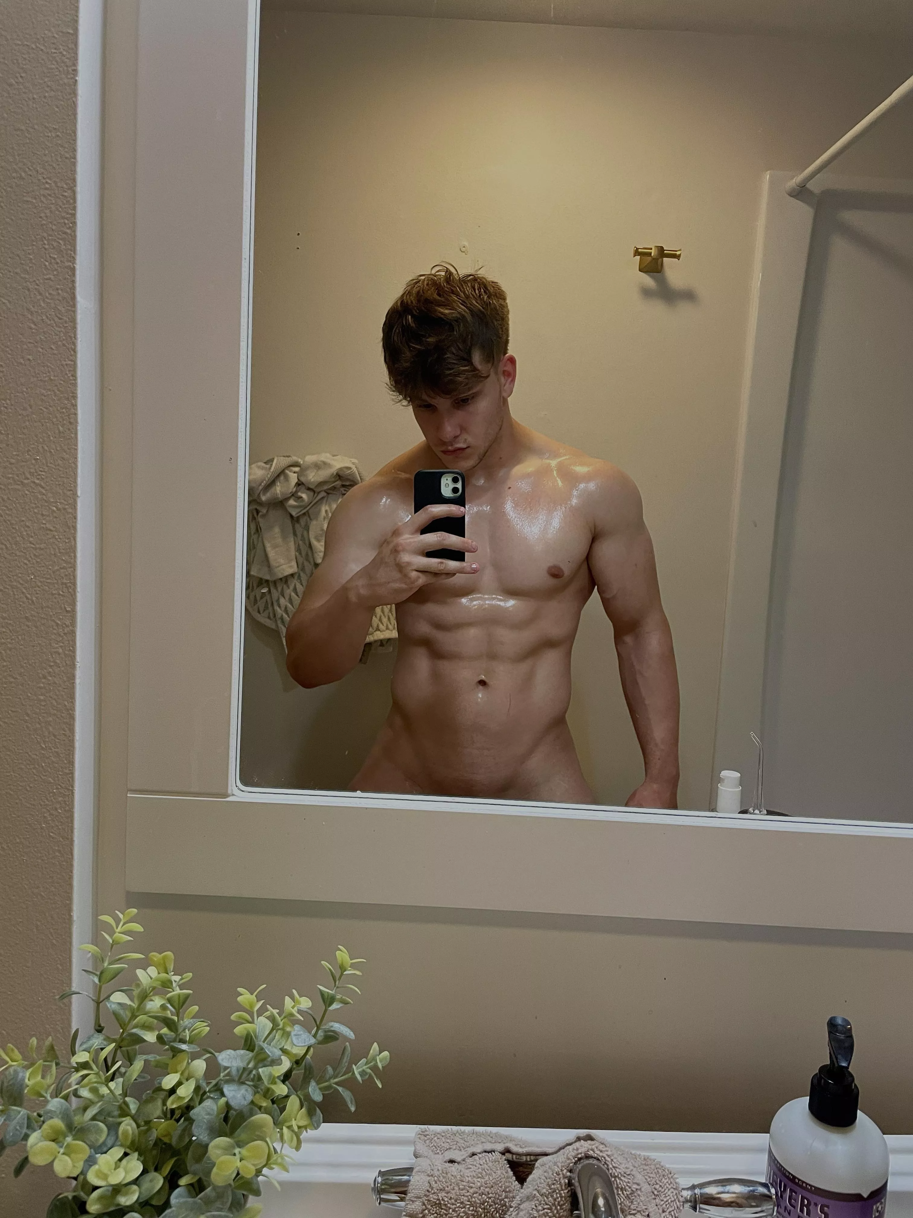 Oily😉 posted by Younghungandswole