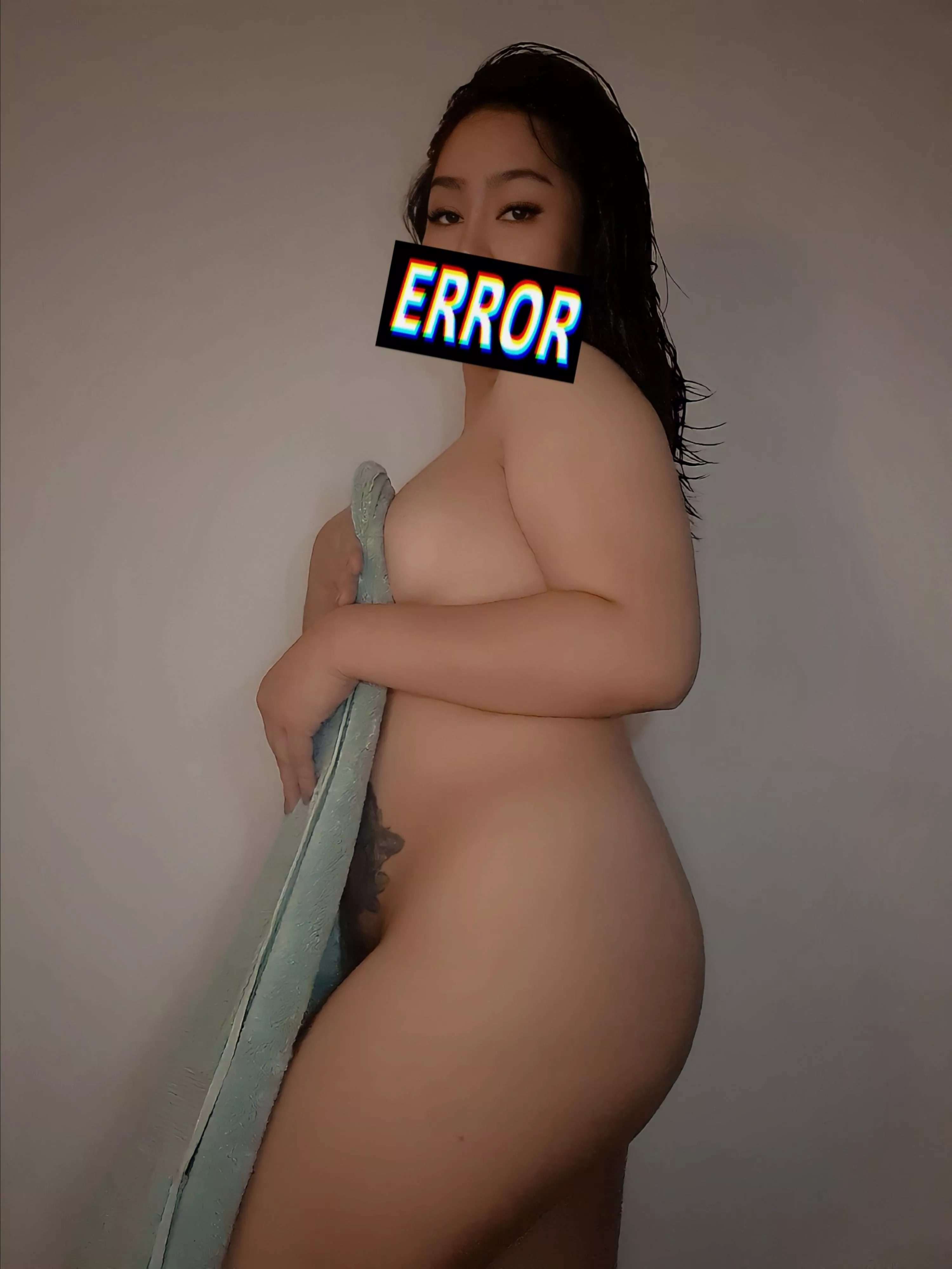 What's also nice about a work-(f)rom-home setup is that you can take a shower on your break. 😁😁😁😋👌 posted by Kwhateva