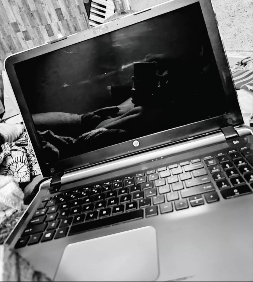 When your girl is working on weekends and you got nothing to do and all you could do is wait for her! [M] posted by rollingd0ugh