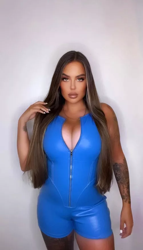 You like blue or you prefer something more classic by Robyn_inked