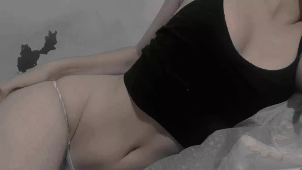 A skinny bitch for a midnight snack (F) posted by Neeruuuu