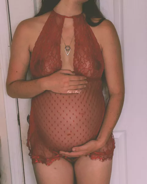 Belly is getting big! (32 weeks) by ddlg_mnm