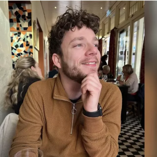 Fall is like my favorite season, all the beautiful colours. What is your favorite season?🍁🍂 by Mildfriend