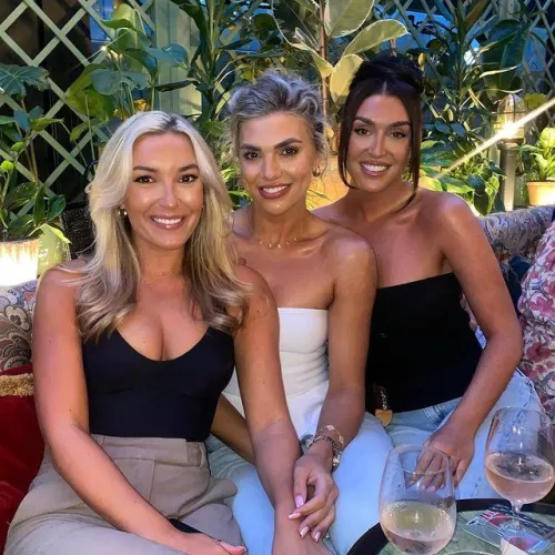 Girls Night by whitetoweltw