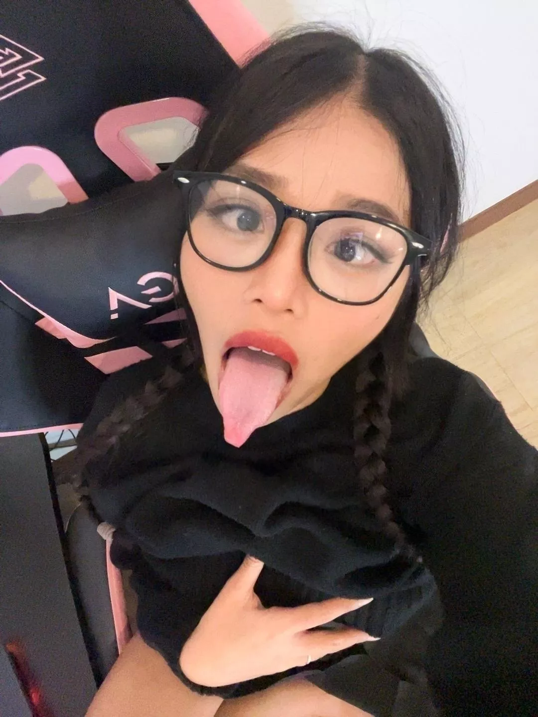 If you tutor me, is this the right way to pay attention to you? posted by dailyonyx